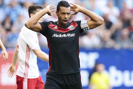 ...ist hingegen noch sein älterer Bruder Marvin Matip. Der Ingolstädter Kapitän ist ebenfalls in der Abwehr im Einsatz und f...