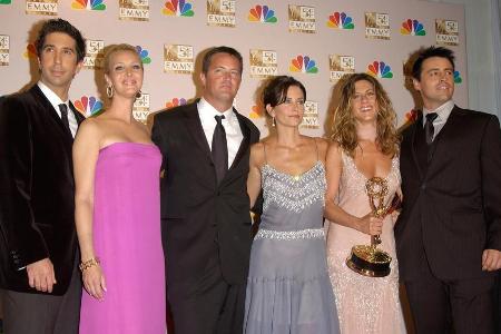 Alle zusammen auf einem Bild: David Schwimmer, Lisa Kudrow, Matthew Perry, Courteney Cox, Jennifer Aniston und Matt LeBlanc ...