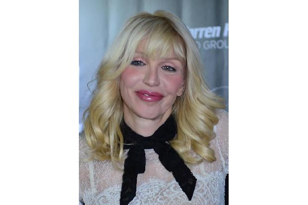 ...eine besonders gesunde Gesichtsfarbe wollte wohl Courtney Love sorgen. Die Cobain-Witwe hat allerdings den Rouge-Pinsel e...