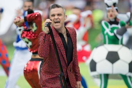 Robbie ist bekennender Fußballfan. Bei der Weltmeisterschaft 2018 in Russland durfte er bei der Eröffnungszeremonie das Stad...