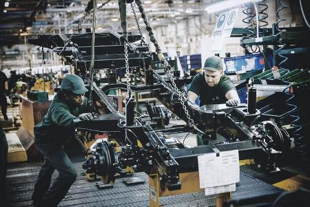 Land Rover Defender Generationen-Vergleich alt gegen neu