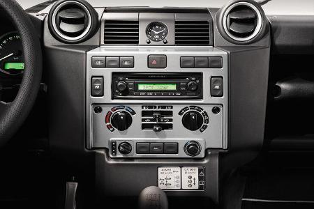 Land Rover Defender Generationen-Vergleich alt gegen neu