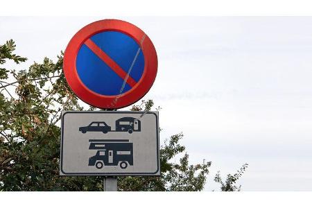 No parking for caravans and campervans traffic warning sign