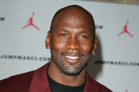 Auch mit Sport lässt sich Kohle machen. Bestes Beispiel ist der Basketball-Star Michael Jordan. Dank seiner Marke Jordan sol...