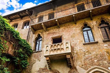 Dem wohl berühmtesten Liebespaar der Welt wurde im italienischen Verona ein Denkmal gesetzt. Die Casa di Giulietta, also das...