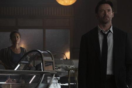 Watts (l., Thandiwe Newton) und Nick Bannister (Hugh Jackman) verdienen sich in Watts (l., Thandiwe Newton) und Nick Bannister (Hugh Jackman) verdienen sich in