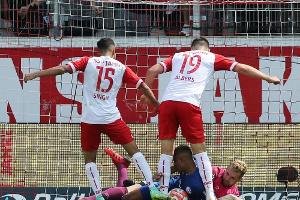 Rückschlag für Spitzenreiter Regensburg - Ducksch lässt Bremen jubeln