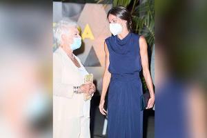 Auf Mallorca: Letizia von Spanien ehrt Judi Dench