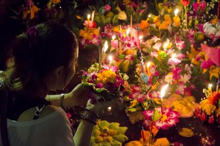 Natürlich nimmt auch die Mega-Metropole Bangkok an den Feierlichkeiten teil. Der Fluss Chao Phraya, der durch die Hauptstadt...