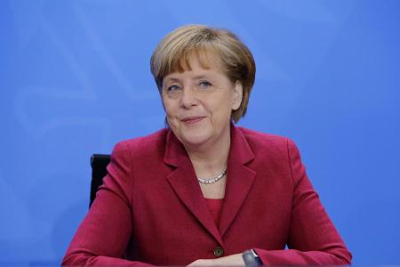 Angela Merkel (65) kam am 17. Juli 1954 in Hamburg zur Welt. Doch wenige Wochen nach der Geburt ihrer Tochter zog die Famili...