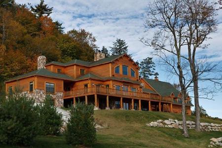 Das Grand White Mountain Home ist allerdings viel luxuriöser als das Pendant in der Serie und bietet für zwölf Personen Plat...