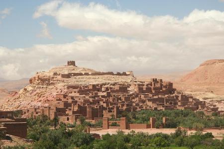 Emilia Clarke, die Drachenmutter Daenerys spielt, drehte viele Szenen in Marokko. Die UNESCO Weltkulturerbestätte Aït Benhad...