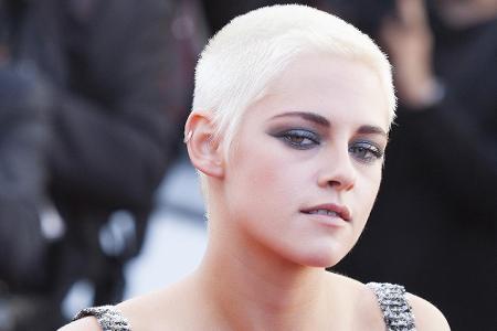 Kristen Stewart (27) putzt sich angeblich nur einmal am Tag die Zähne und trägt ihre Haare regelmäßig fettig. Wie praktisch,...