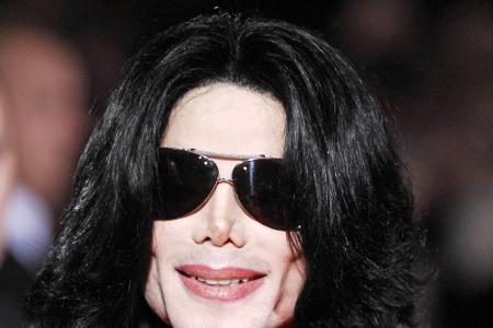1994 gaben sich Michael Jackson (1958-2009) und die Tochter von Elvis Presley (1935-1977), Lisa Marie Presley (53), das Jawo...