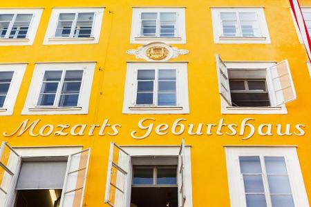 In der Getreidegasse 9 liegend, gehört das Geburtshaus von Wolfgang Amadeus Mozart (1756-1791) zu den größten Sehenswürdigke...