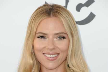Helfer aus der Küche: Schauspielerin Scarlett Johansson (36) schwört seit Jahren auf Apfelessig als Wundermittel gegen Unrei...