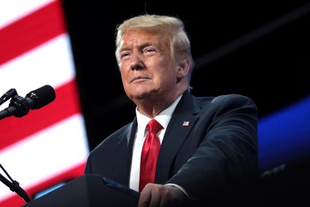 Betritt Donald Trump eines seiner Hotelrestaurants, muss das Personal folgende Getränke und Speisen bereithalten: eine Diät-...
