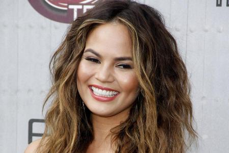 Wenn Model Chrissy Teigen der Heißhunger packt, würfelt sie all ihre Lieblings-Müsli-Sorten zu einem bunten Mix zusammen. Au...