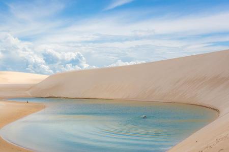 Auch in Brasilien gibt es eine Wüste - samt Oase. Der Nationalpark Lençóis Maranhenses liegt im Norden des Landes. Zwischen ...