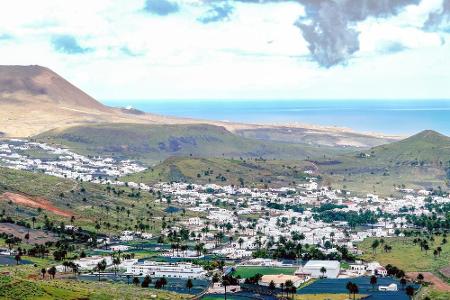 Ein schönes Fleckchen Erde ist auch die Oase Haria auf Lanzarote. Zwischen den kargen Felsen befindet sich das Tal der 1.000...