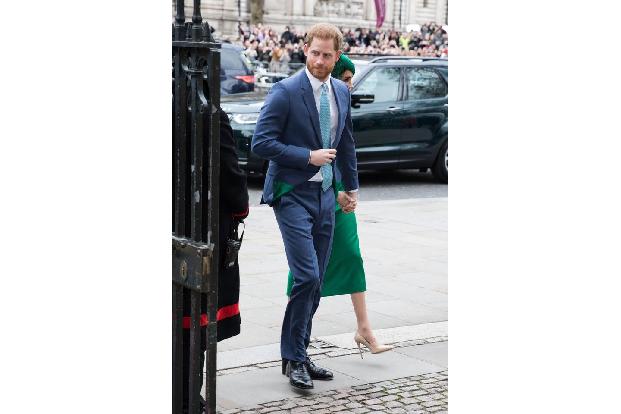 ...Prinz Harry auf der Bühne. 