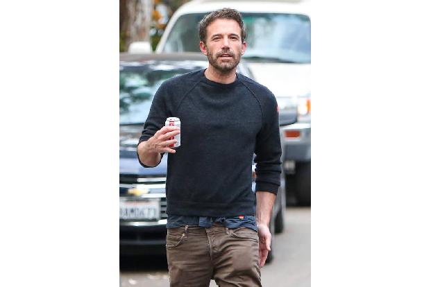 ...Ben Affleck von J.Los Chauffeur abgeholt. Die ehemaligen Turteltauben trafen sich vor dem Event, bei dem Ben ebenfalls au...