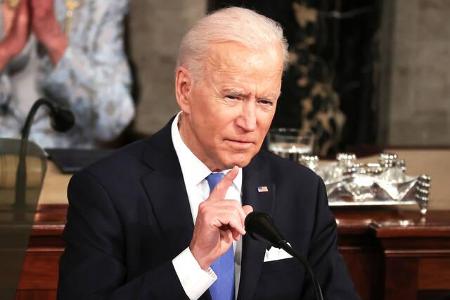 ...Joe Biden und Vizepräsidentin Kamala Harris zu sehen sein. Die richteten sich per Videoschaltung an das Publikum und erin...