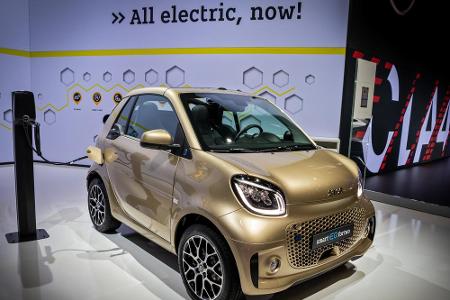 Ebenfalls klein ist traditionell der Smart. In der EQ-Variante mit 60 kW Leistung kommen Fahrer rund 150 Kilometer weit. Kos...