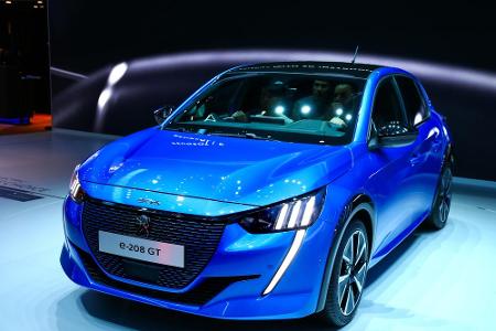 Peugeot hat den e-208 im Sortiment. Er kommt mit einem 100-kW-Motor und damit 340 Kilometer weit. Kostenpunkt: ab 30.450 Euro.