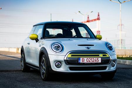Mini bietet seinen Cooper SE 3 ab 32.500 Euro an. Die Grundausstattung umfasst einen 135-kW-Motor und kommt 203 Kilometer weit.
