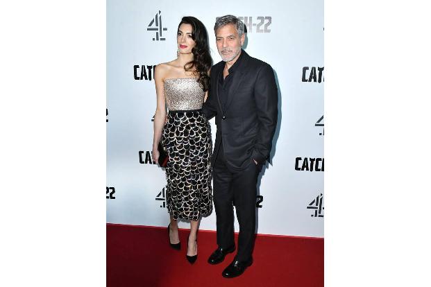 ... George Clooney war bereits 56, als er erstmals Vater wurde und mit Ehefrau Amal die Zwillinge Alexander und Ella begrüße...