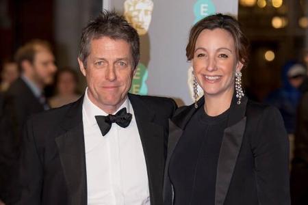 Ähnlich wie Clooney zählte auch Hugh Grant zu den überzeugten Junggesellen, die auf eigenen Wunsch lange ehe- und kinderlos ...
