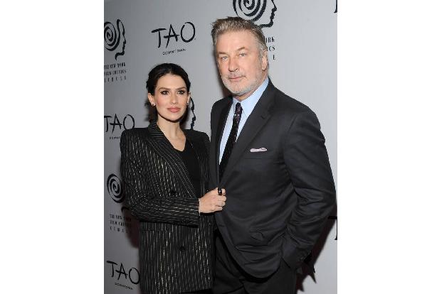 Alec Baldwin war 37, als er mit seiner damaligen Frau, Schauspielerin Kim Basinger, die gemeinsame Tochter Ireland bekam. So...
