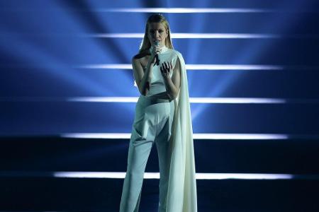 Für Slowenien wird die Künstlerin Ana Soklic im ersten Halbfinale an den Start gehen. Die Jury und Zuschauer möchte sie mit ...