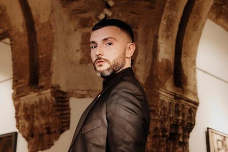 Vasil, der für Nordmazedonien antreten wird, stand bereits einmal auf der großen Bühne des Eurovision Song Contests: 2019 wa...
