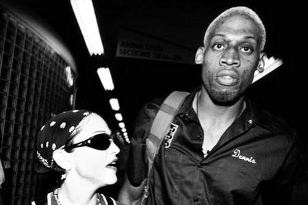 Von jetzt an macht Rodman abseits des Courts von sich reden. Unter anderem durch eine Affäre mit Pop-Superstar Madonna. In S...