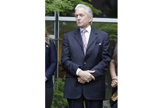 Bei Michael Douglas und Danny DeVito hat die Freundschaft die gemeinsame WG-Zeit überlebt. Beide teilten sich in den 60ern e...
