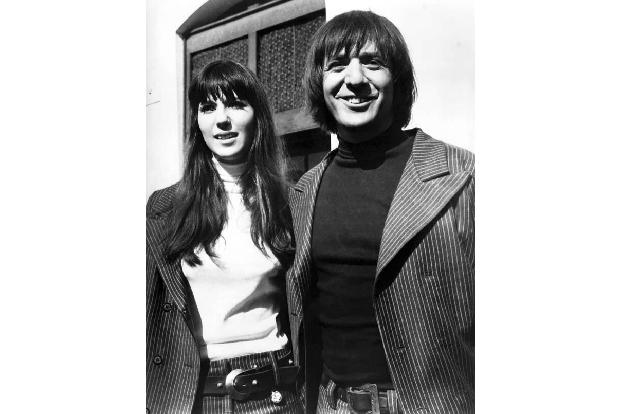 ...den elf Jahre älteren Sonny Bono kennen und lieben. Der arbeitete mit Musikproduzent Phil Spector, einem berüchtigten Ges...
