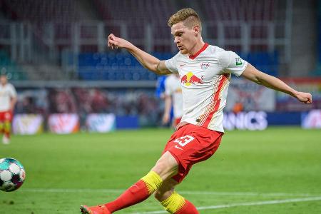 Bekam die Hintermannschaft in der Schlussphase nicht mehr entscheidend stabilisiert. Verteidigte vor dem 2:3 genauso wenig k...