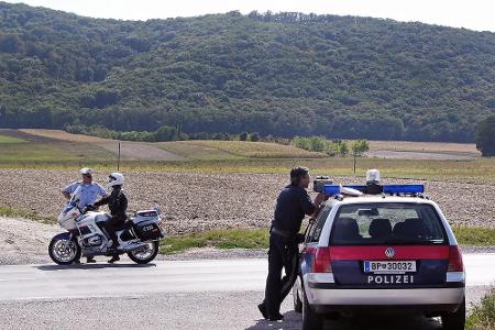 In Österreich haben die Beamten der Polizei Adleraugen. Bei Geschwindigkeitsüberschreitungen von bis zu 30 km/h benötigen si...