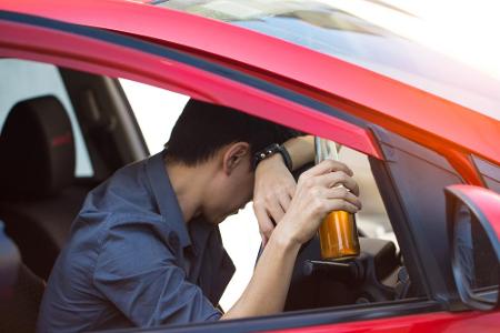 Alkohol am Steuer geht gar nicht. In Italien drohen Trinkern in diesem Fall horrende Strafen. Bei mehr als 1,5 Promille ist ...