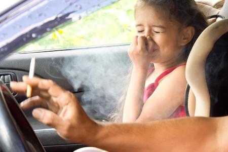 Eine sinnvolle Regel haben die Griechen: Fahren Kinder unter 12 Jahren im Auto mit, dann herrscht strengstes Rauchverbot. We...