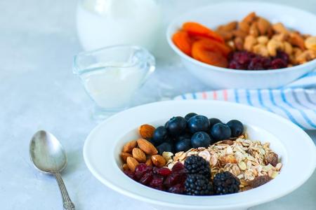 Ballaststoffe, insbesondere Beta-Glucan, haben noch einen weiteren Vorteil: Sie senken den Cholesterinspiegel auf natürliche...