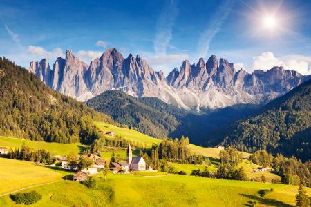 Hohe Berge, grüne Wiesen und bezaubernde, kleine Ortschaften locken nach Österreich. Naturliebhaber kommen in unserem Nachba... Hohe Berge, grüne Wiesen und bezaubernde, kleine Ortschaften locken nach Österreich. Naturliebhaber kommen in unserem Nachba...
