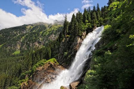 Die Krimmler Wasserfälle sind mit einer Fallhöhe von 385 Metern die höchsten in Österreich. Im Nationalpark Hohe Tauern gele...