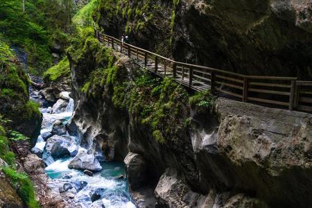 Zu den schönsten Schluchten in den österreichischen Alpen zählt die Taxenbacher Kitzlochklamm. Das Schmelzwasser formte über...