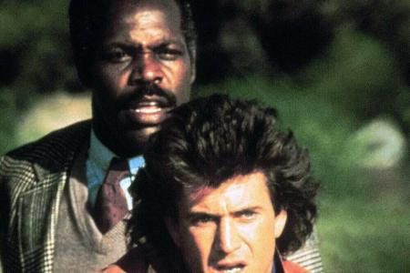 1987 wurden Mel Gibson (r.) und Danny Glover als ungleiches Cop-Duo Kult, spielten aber 