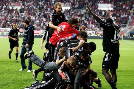 Das zweite Aufeinandertreffen ist da schon deutlicher. Der 2:0-Sieg des FCN sichert den Verbleib in Liga eins. Augsburg-Coac...