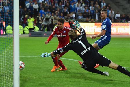 Nach dem 1:1 im Hinspiel steht es im Rückspiel 1:0 für den Karlsruher SC. Erst Sekunden vor dem Ende der regulären Spielzeit...