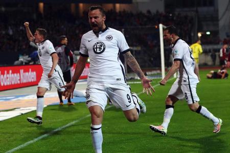 Spiel zwei entwickelt sich zu einem echten Krimi - mit dem besseren Ausgang für die SGE: Haris Seferovic schenkt dem scheide...